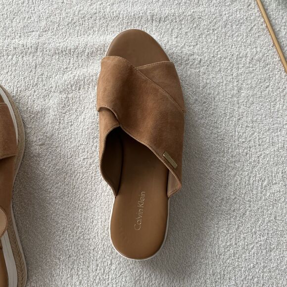 NWOT Calvin Klein Jupare Women Slip-on Sandals Size 9 , Tan Suede READ - Picture 10 of 11
